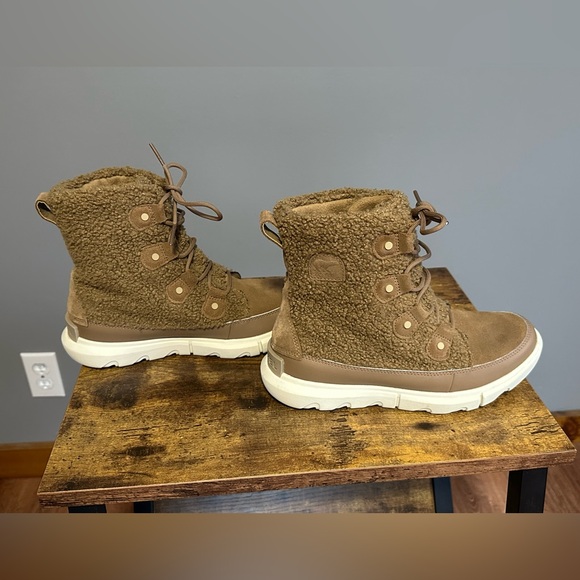 Sorel Winter Boots - Picture 4 of 10